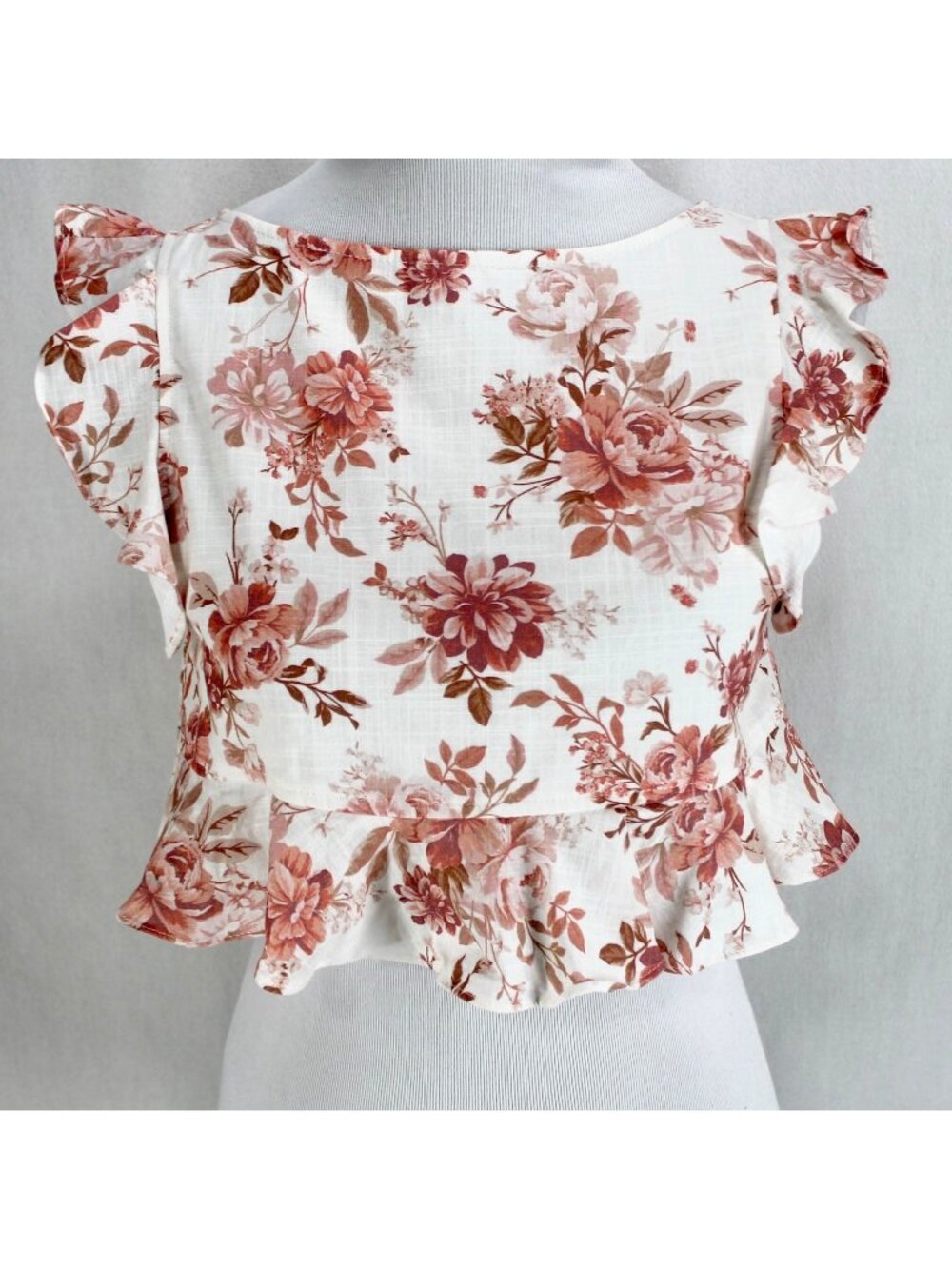 Altar'd State Ruffled Tie Back Crop Top Size XS White Pink Floral Sleeveless NEW